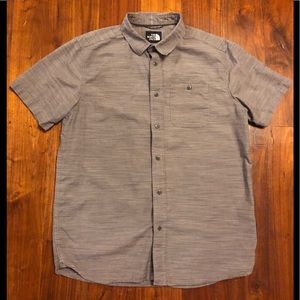 Men’s the North Face S/S button up Size Large